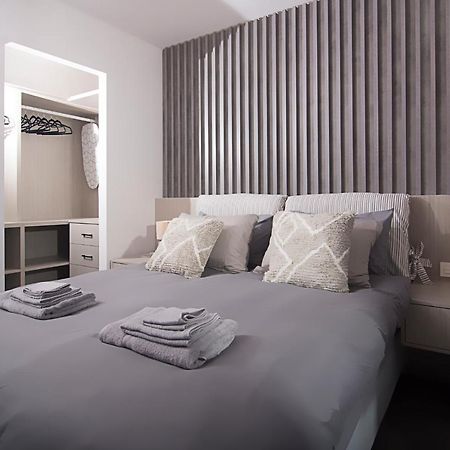 Urban Chic Luxury At The City Center Kalamata Exterior photo